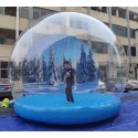 Promotivni trampolin u obliku snježne kugle
